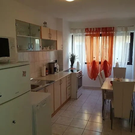 Adeola Apartamento *