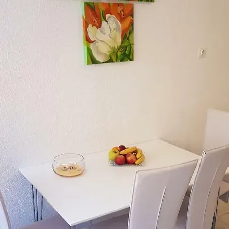 Adeola Apartamento *