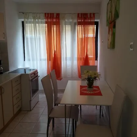 Adeola Apartament *