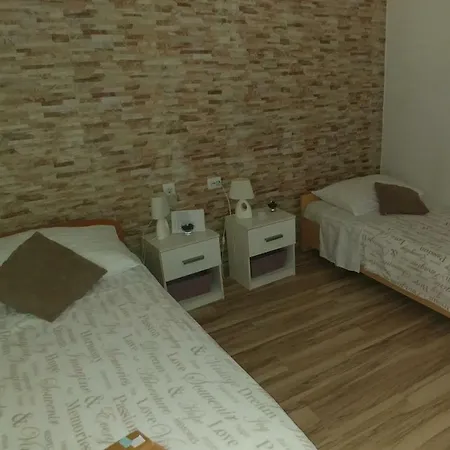 Adeola Apartament *